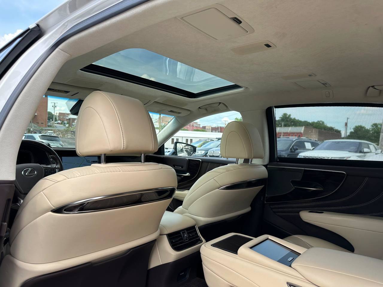 Used 2018 Lexus LS 500h AWD w/ Luxury Package image 22