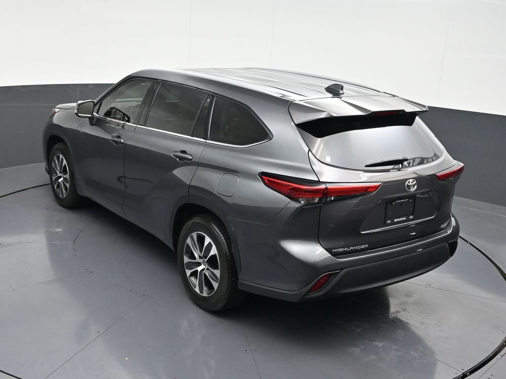 Used 2022 Toyota Highlander XLE FWD image 18