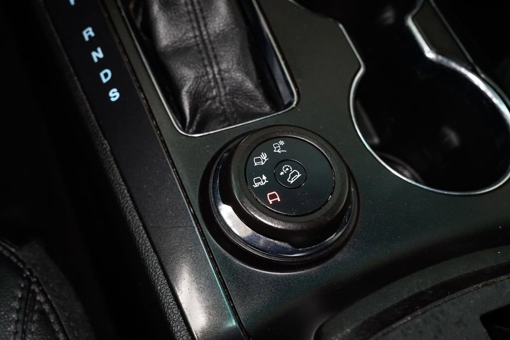 Used 2017 Ford Explorer XLT w/ Equipment Group 202A image 25