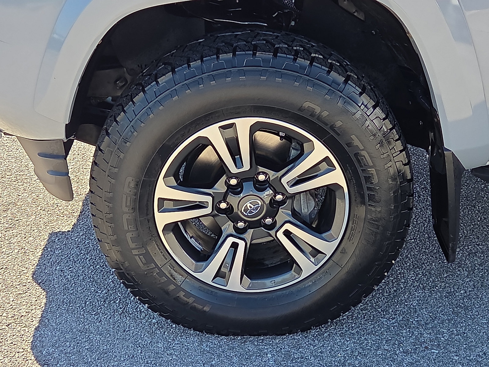 Used 2019 Toyota Tacoma TRD Sport AWD/4WD image 7