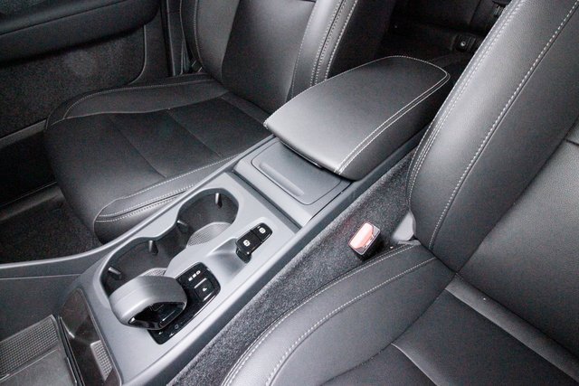 Certified 2025 Volvo XC40 B5 Core w/ Protection Package Premier image 10