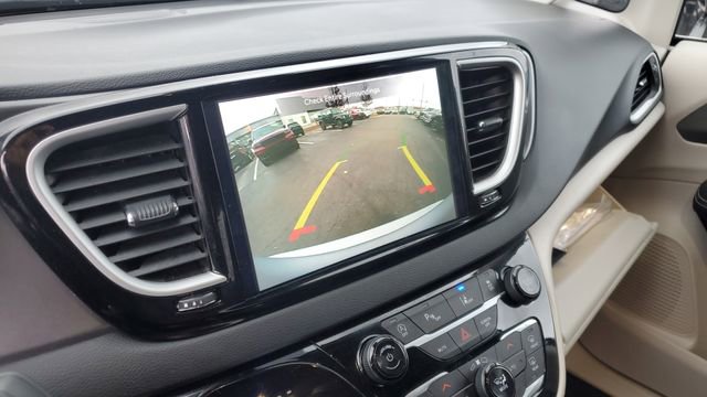 Certified 2024 Chrysler Pacifica Touring-L image 16