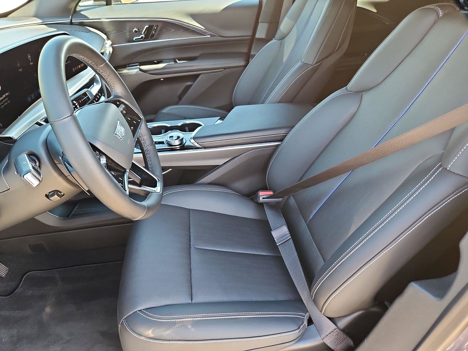 Used 2024 Cadillac Lyriq Luxury RWD image 11