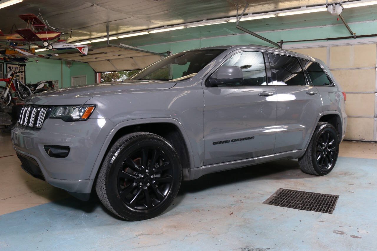 Used 2020 Jeep Grand Cherokee Altitude RWD image 24