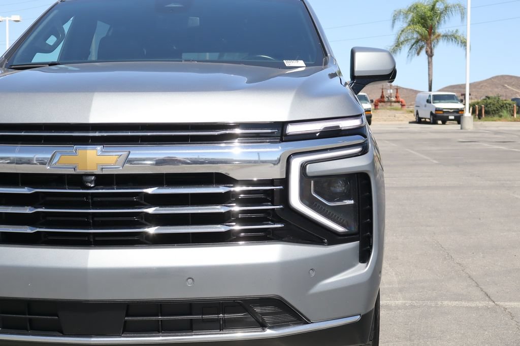 Used 2025 Chevrolet Suburban LT AWD/4WD image 8