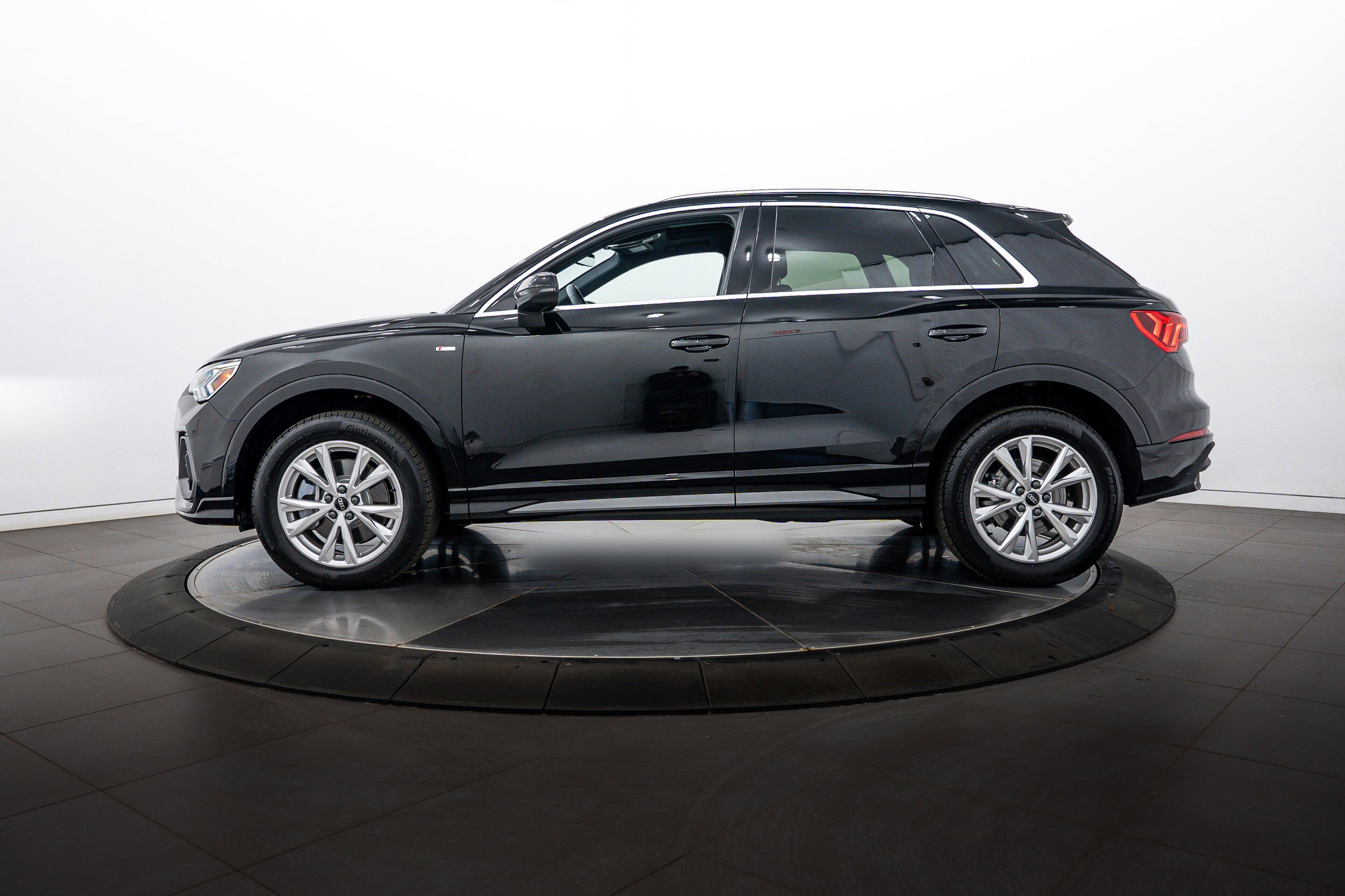 Certified 2025 Audi Q3 2.0T Premium Plus w/ Premium Plus Package image 7
