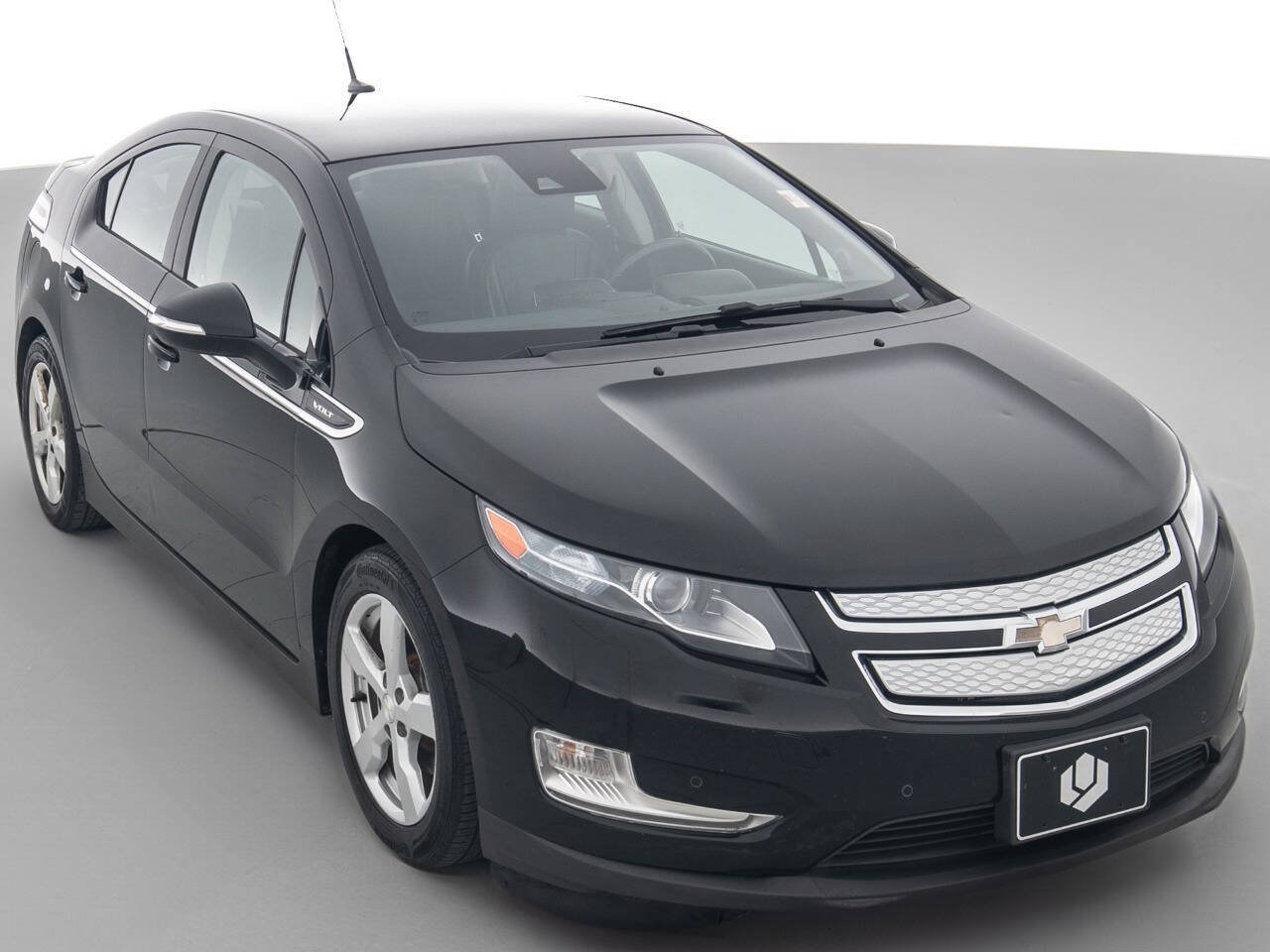 Used 2013 Chevrolet Volt Premium w/ Premium Trim Package FWD image 1
