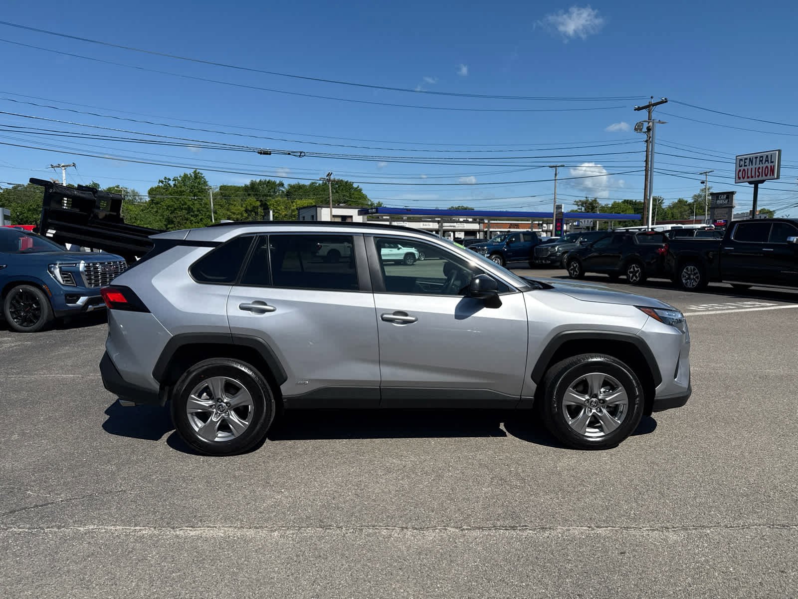 Used 2025 Toyota RAV4 LE AWD/4WD image 6