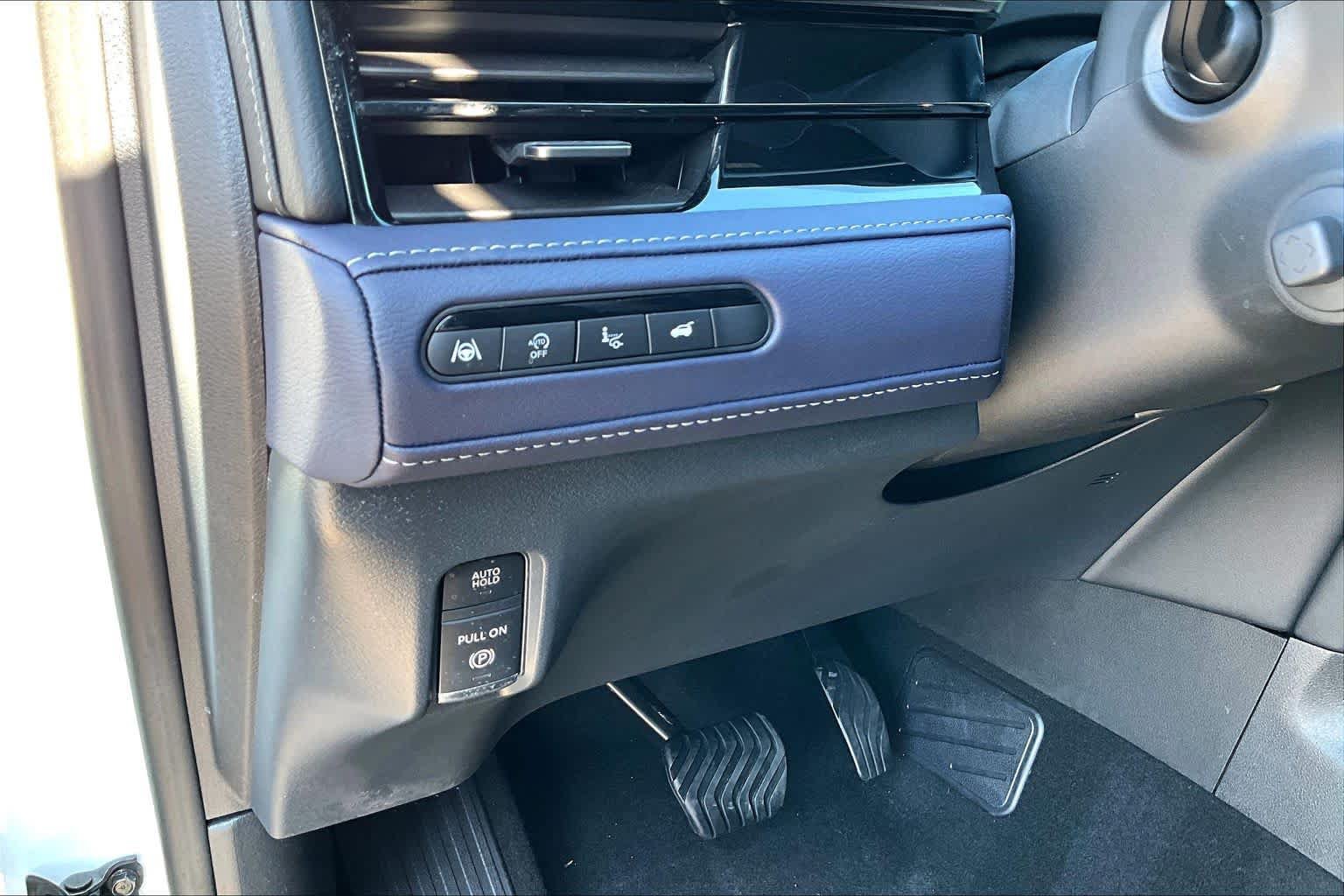 Used 2026 INFINITI QX80 4WD w/ Sport Exterior Package image 32