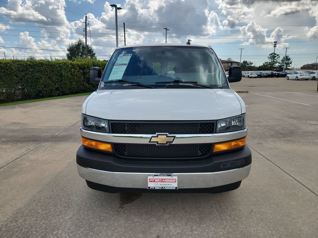 Used 2025 Chevrolet Express 2500 w/ Driver Convenience Package RWD image 11