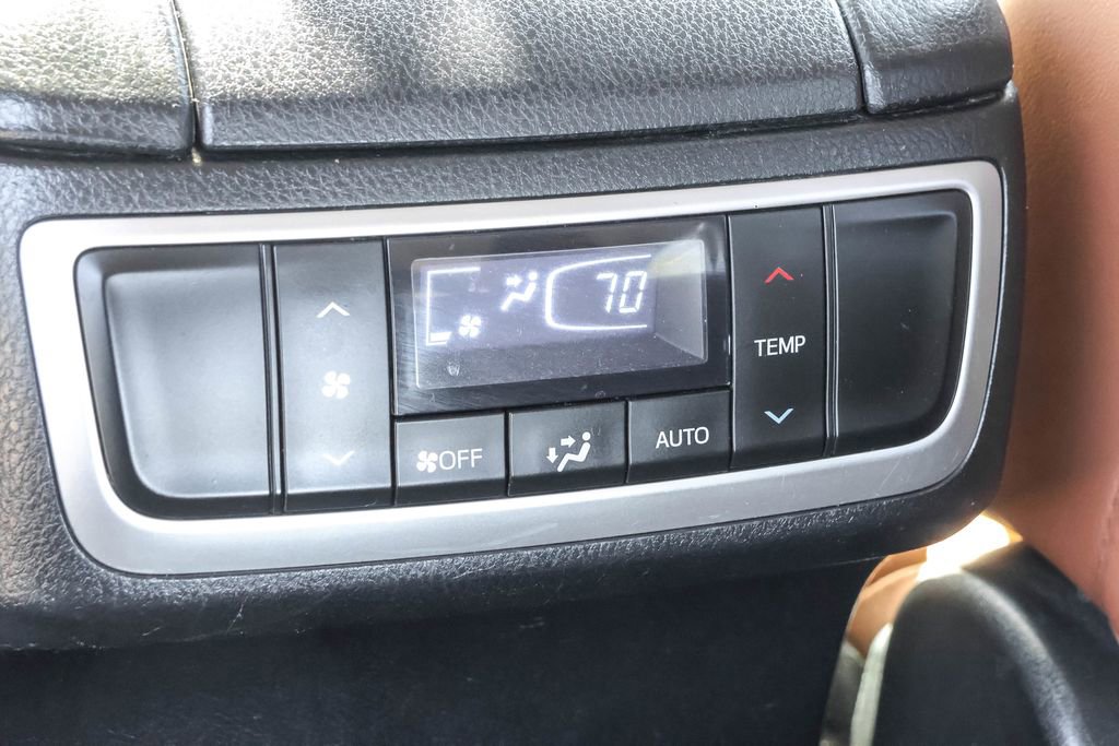 Used 2017 Toyota Highlander Limited AWD/4WD image 32
