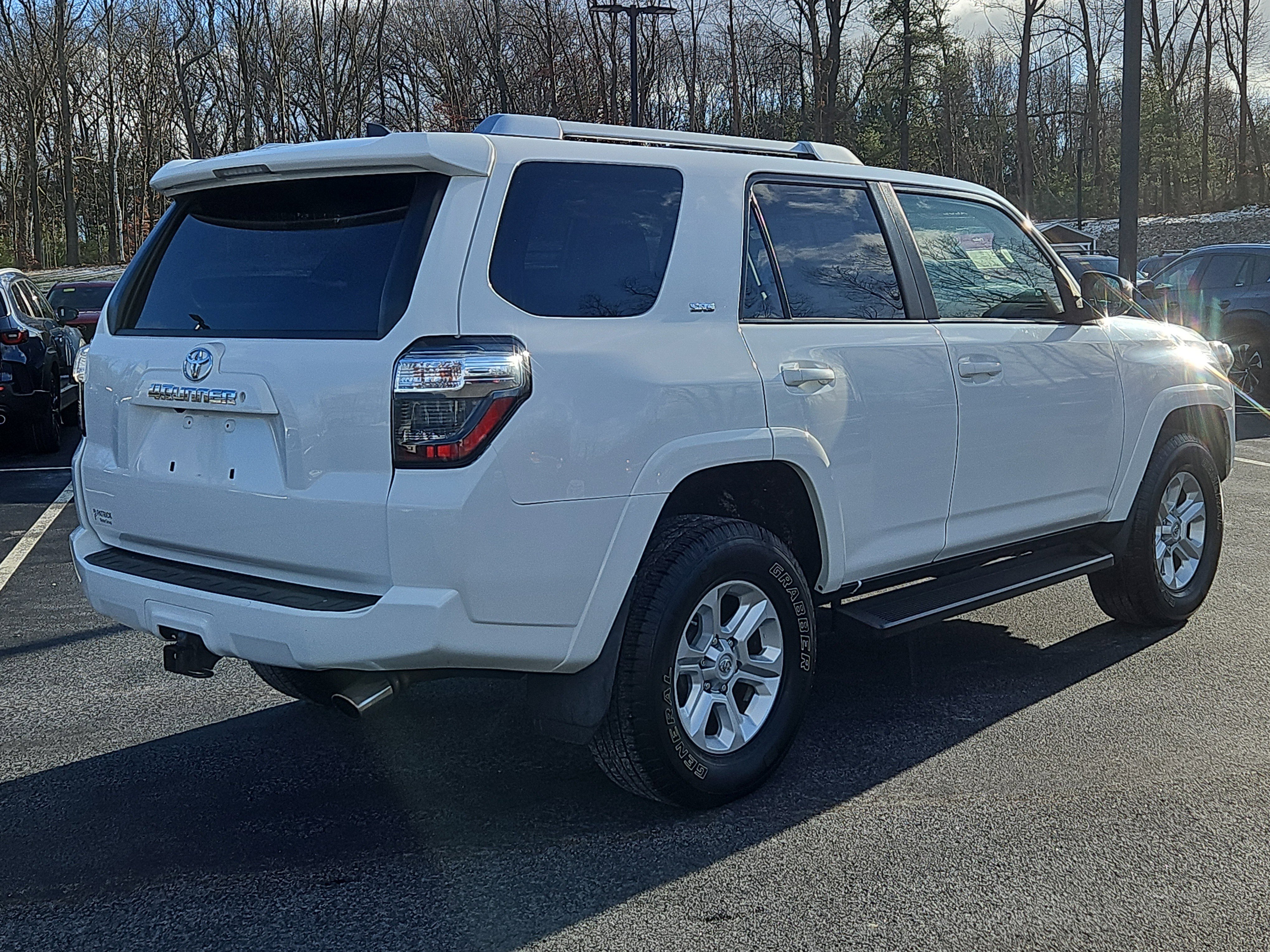 Used 2016 Toyota 4Runner SR5 image 2