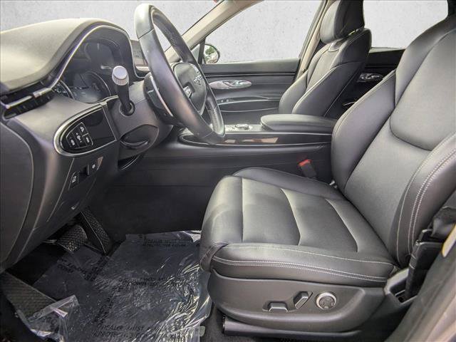 Used 2025 Genesis GV70 2.5T AWD/4WD image 16
