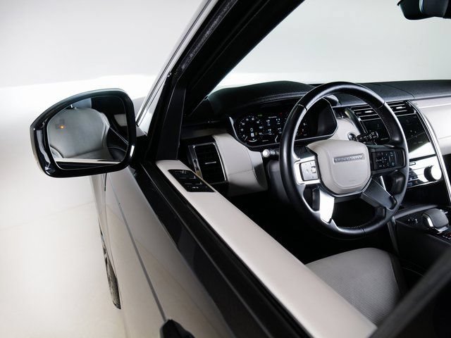 Used 2024 Land Rover Discovery Dynamic SE AWD/4WD image 23