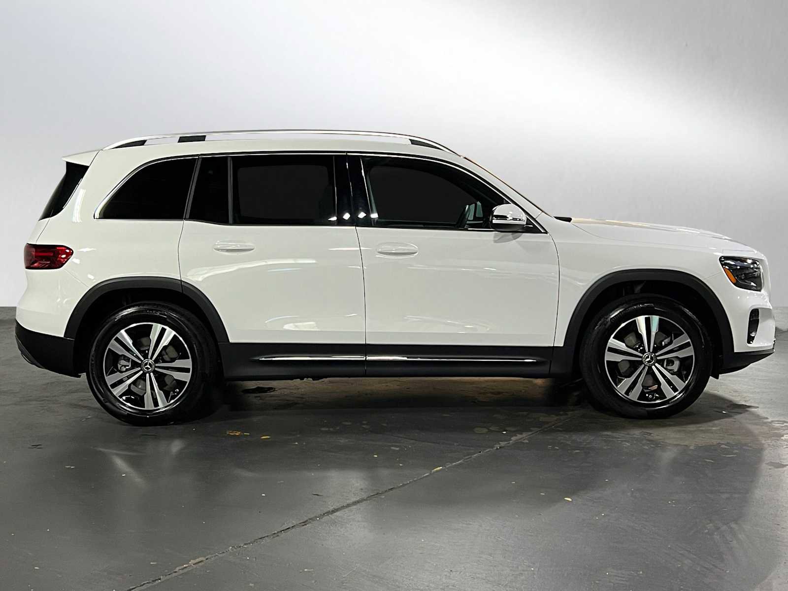 Certified 2025 Mercedes-Benz GLB 250 4MATIC image 2