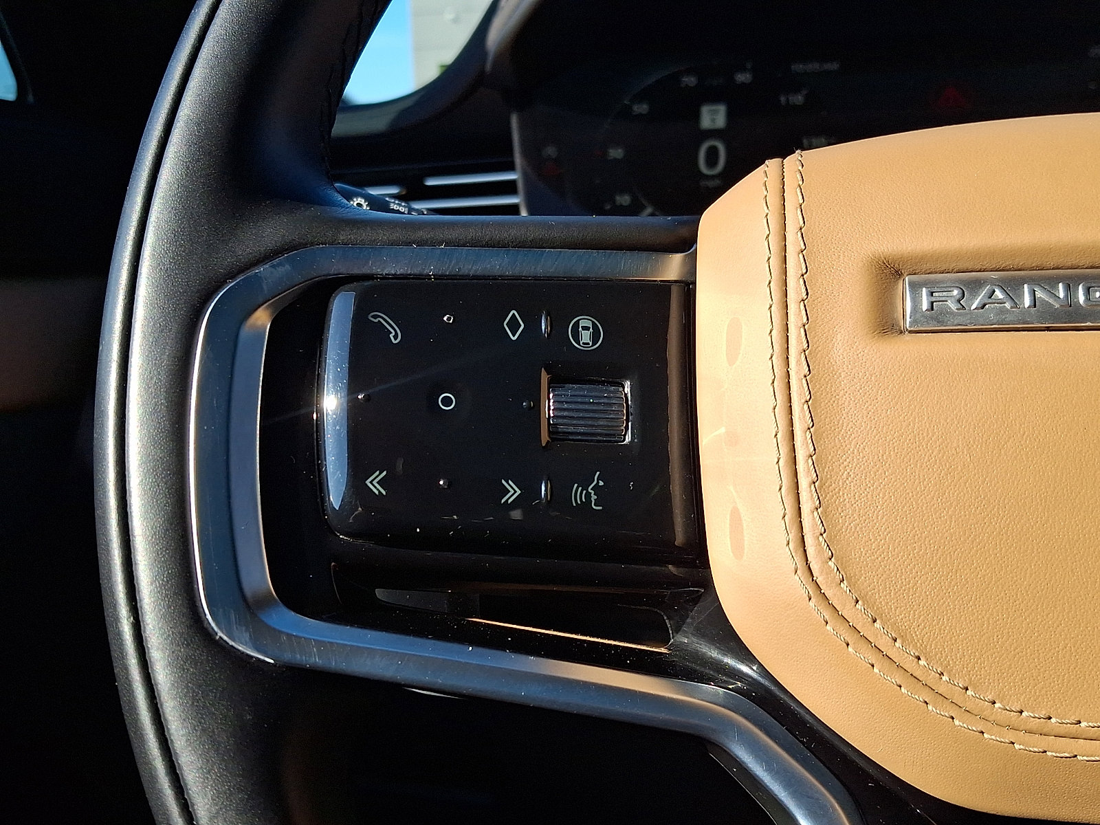 Used 2024 Land Rover Range Rover Sport SE image 21