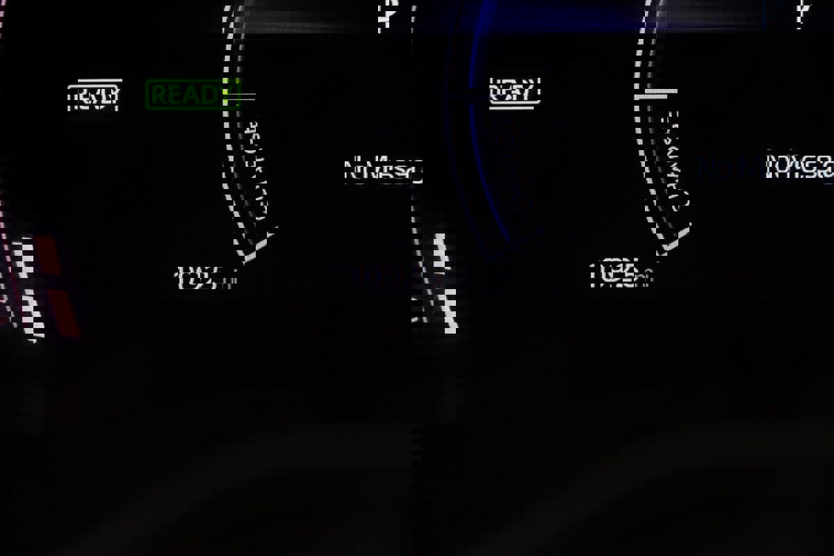 Used 2025 Toyota Camry SE image 35