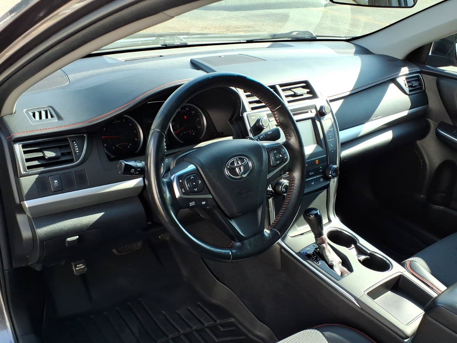 Used 2016 Toyota Camry SE FWD image 5