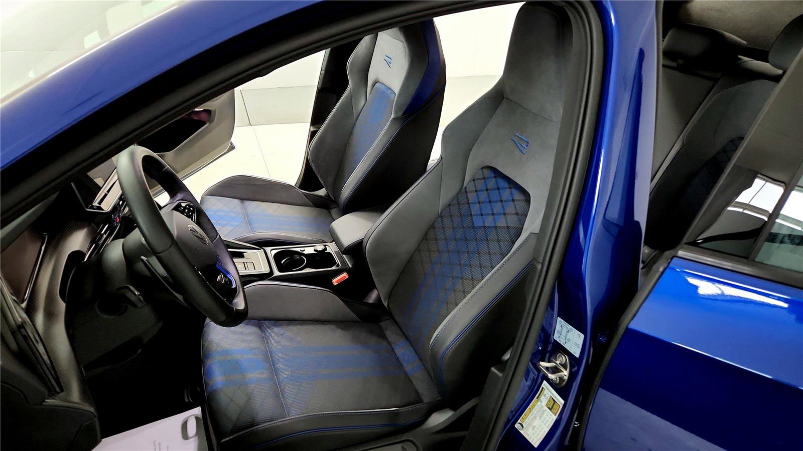 Used 2025 Volkswagen Golf R Black Edition image 16