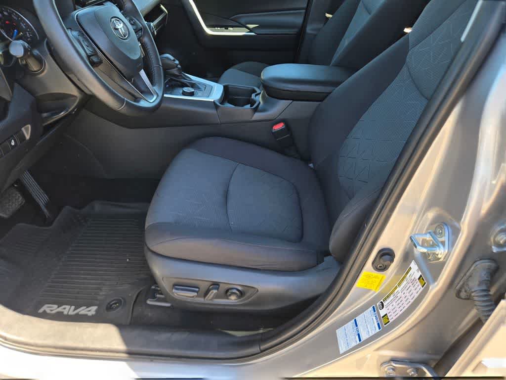 Used 2020 Toyota RAV4 XLE w/ XLE Grade Weather Package AWD/4WD image 18