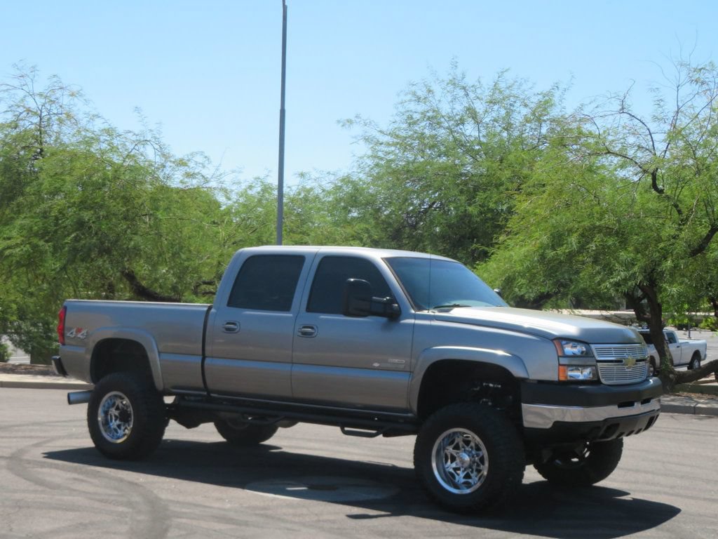 Used 2006 Chevrolet Silverado 2500 LT w/ Heavy-Duty Power Package AWD/4WD image 4