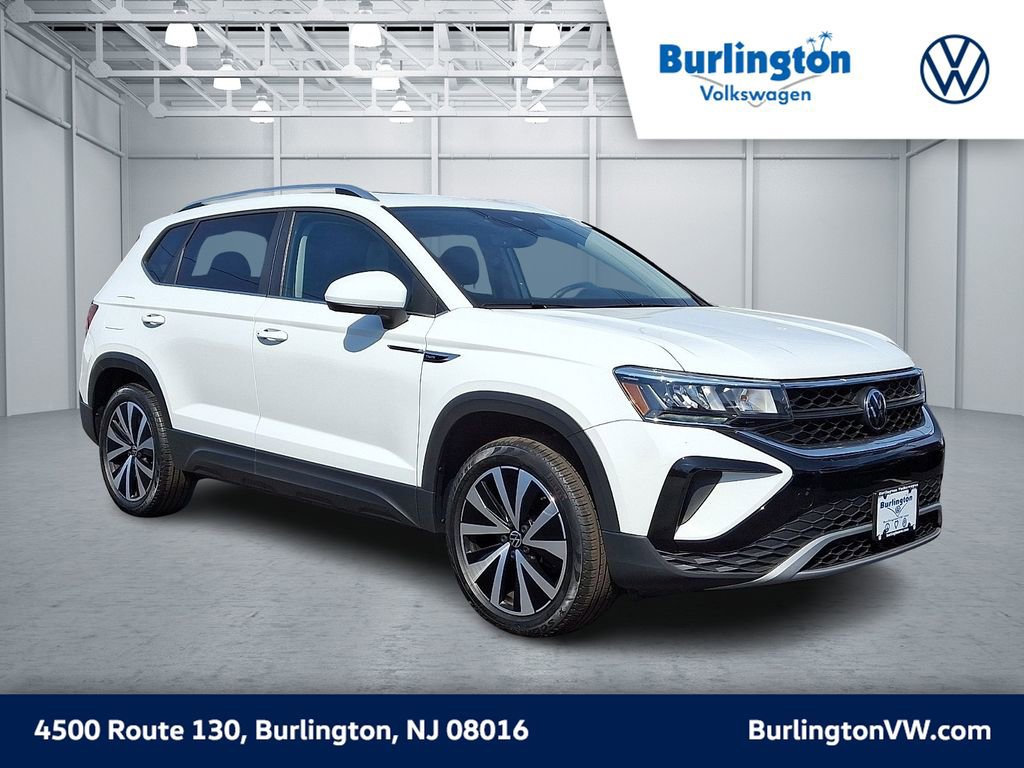 Certified 2023 Volkswagen Taos SE w/ Panoramic Sunroof Package AWD/4WD image 1