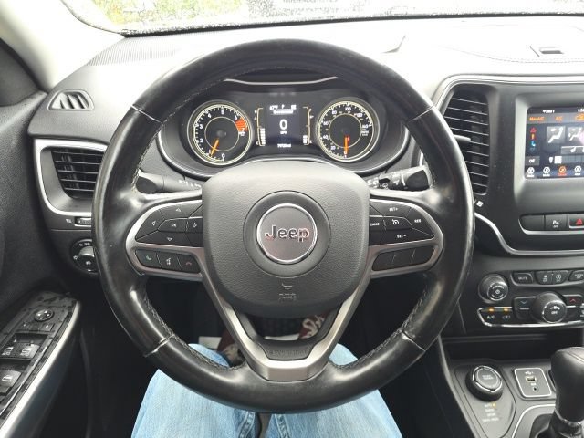 Used 2020 Jeep Cherokee Latitude Plus w/ Cold Weather Group AWD/4WD image 16
