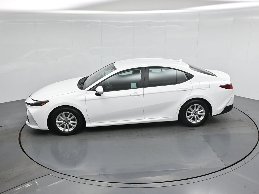 Used 2025 Toyota Camry LE FWD image 40