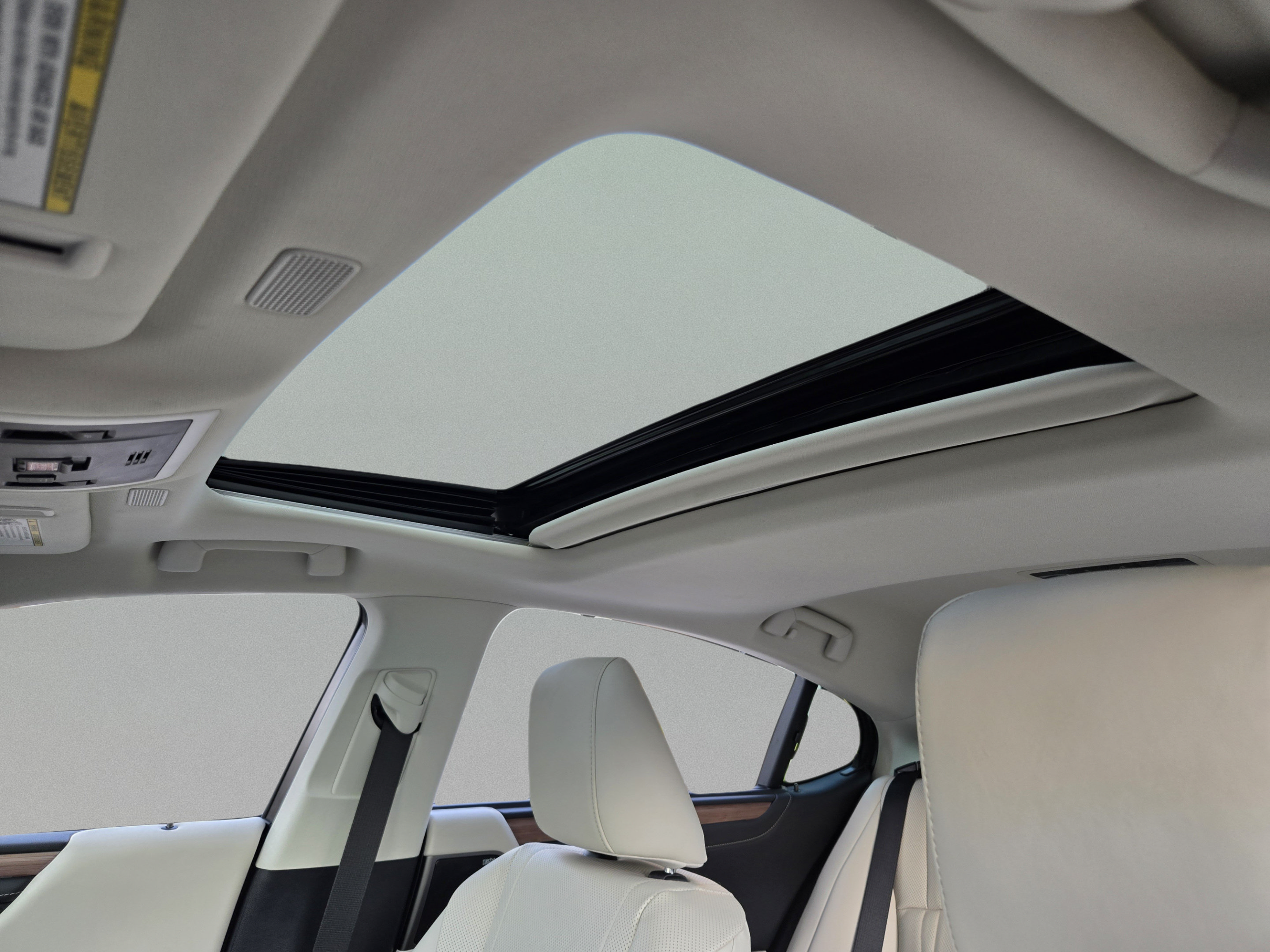 Certified 2025 Lexus ES 300h Ultra Luxury w/ Accessory Package (Z2) FWD image 17