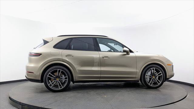 Used 2019 Porsche Cayenne Turbo w/ Premium Plus Package AWD/4WD image 9
