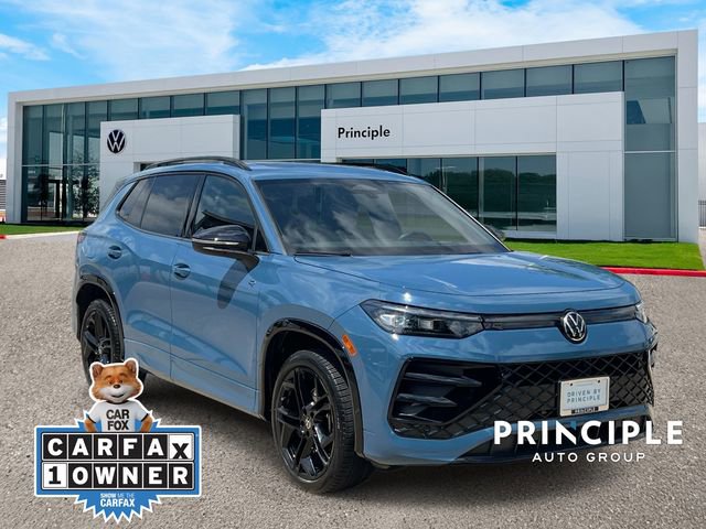 Certified 2025 Volkswagen Tiguan SE R-Line AWD/4WD image 3