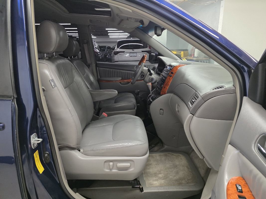Used 2007 Toyota Sienna XLE FWD image 11