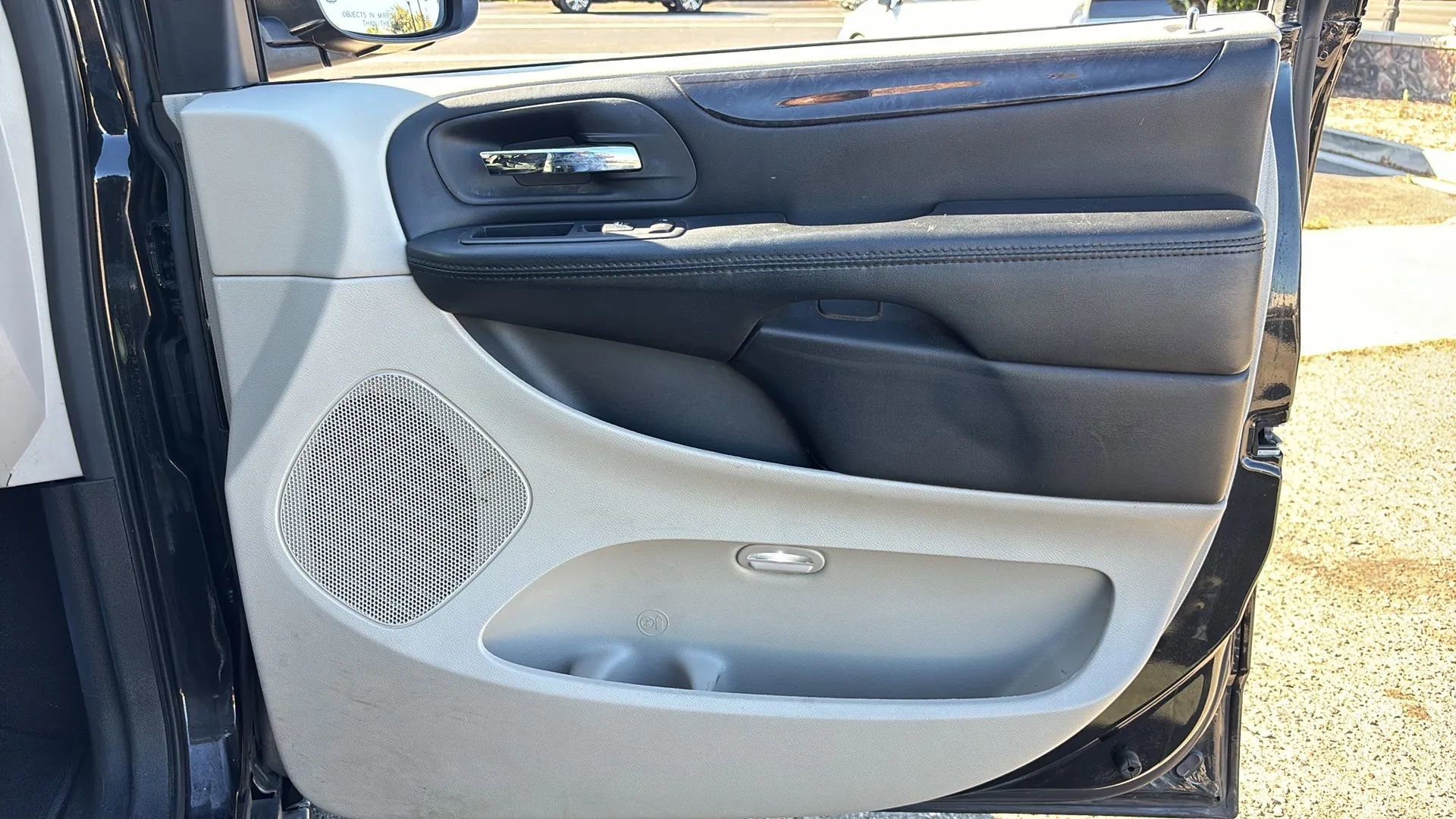 Used 2016 Dodge Grand Caravan SXT image 13