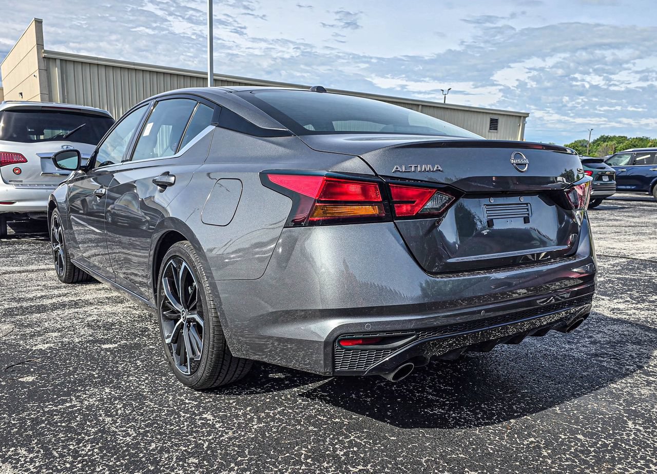 Used 2025 Nissan Altima 2.5 SR FWD image 3