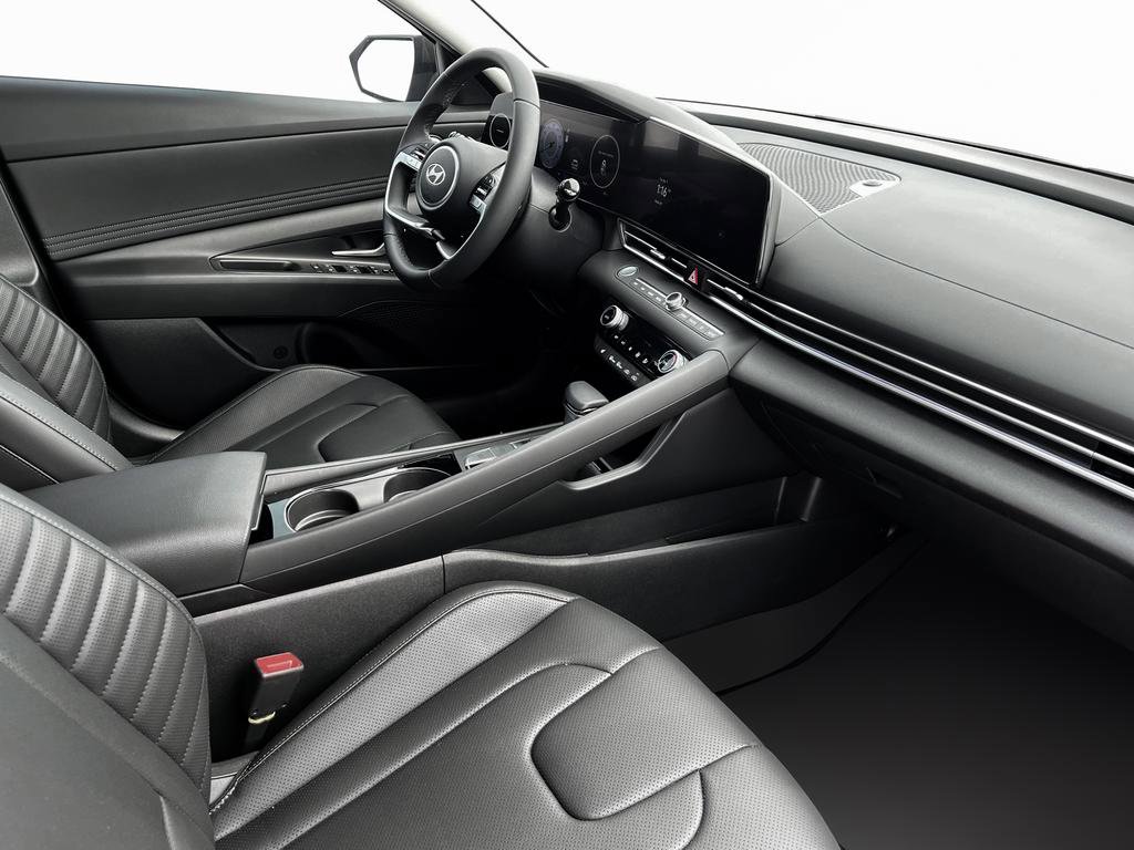 New 2025 Hyundai Elantra Limited image 16