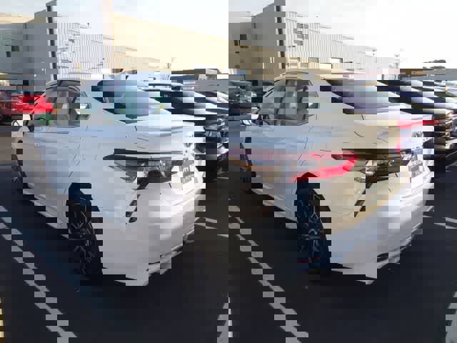 Used 2023 Toyota Camry SE image 5