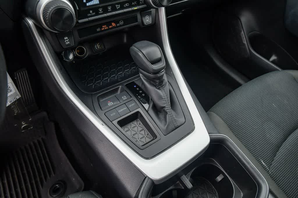 Used 2025 Toyota RAV4 LE FWD image 21