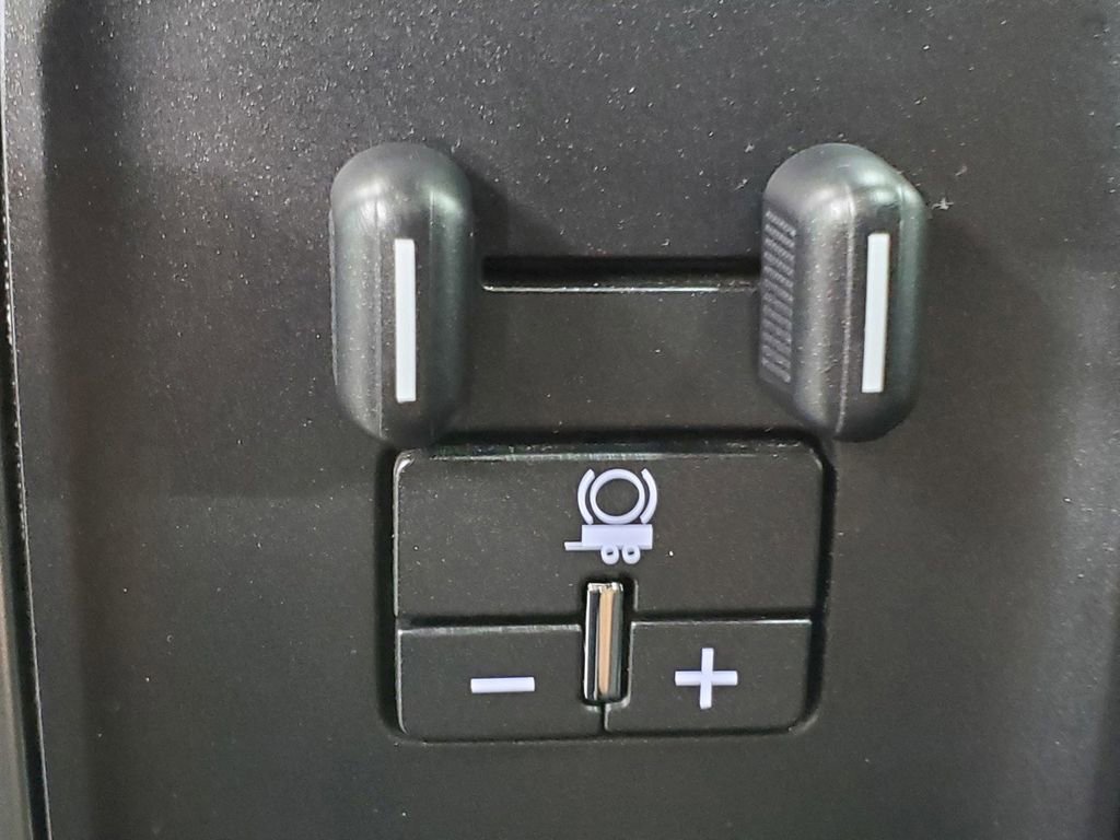 Used 2019 Chevrolet Silverado 1500 LT w/ All Star Edition image 28