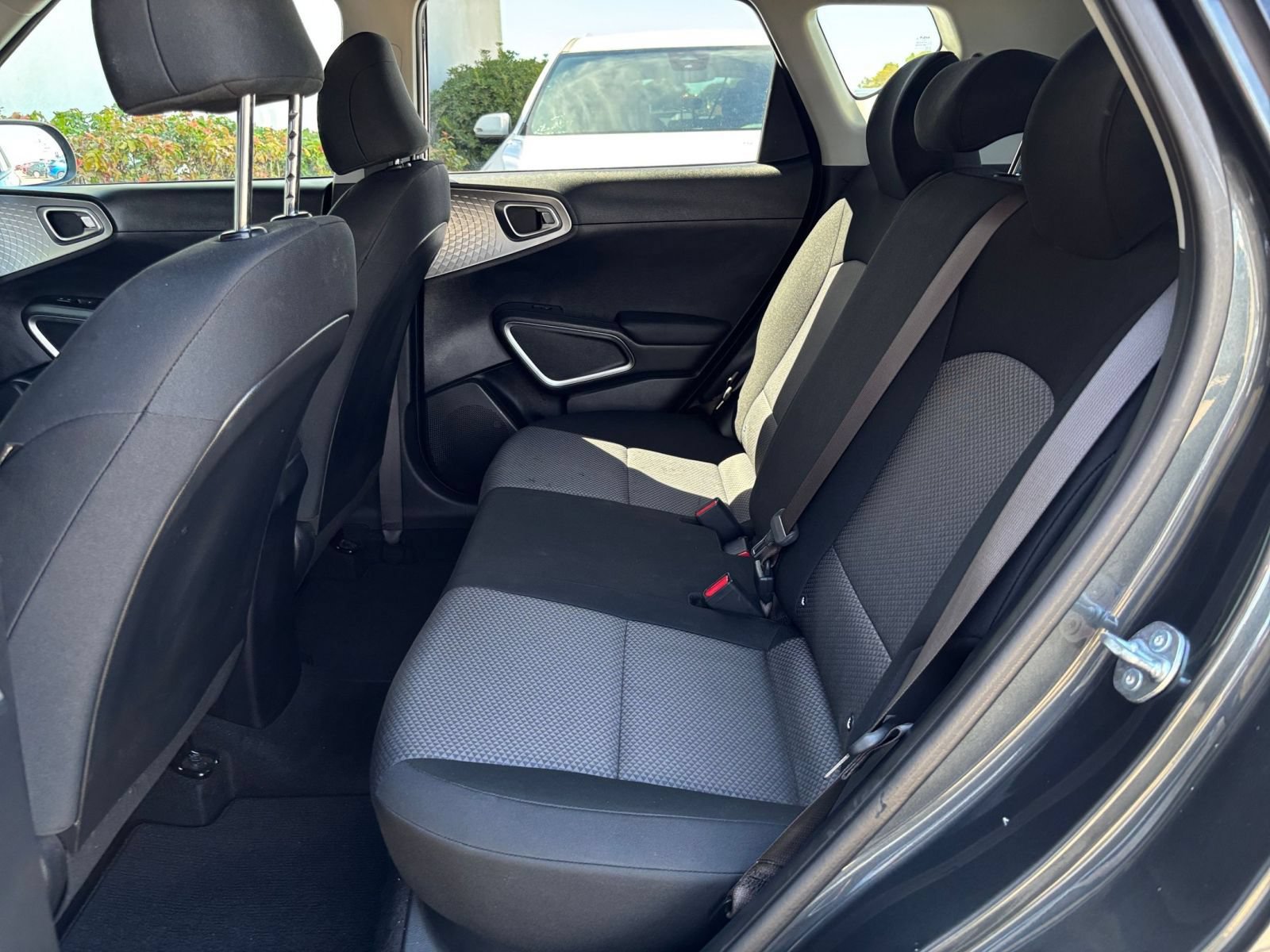 Used 2025 Kia Soul LX w/ LX Technology Package FWD image 20