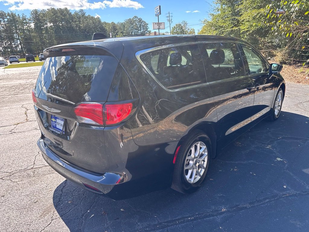 Used 2022 Chrysler Voyager LX FWD image 10