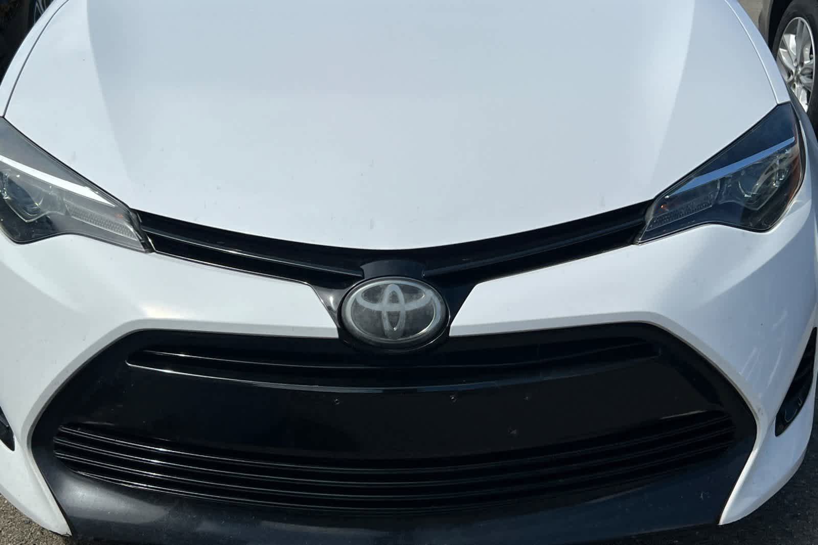Used 2018 Toyota Corolla LE w/ Carpet Mat Package (TMS) FWD image 12