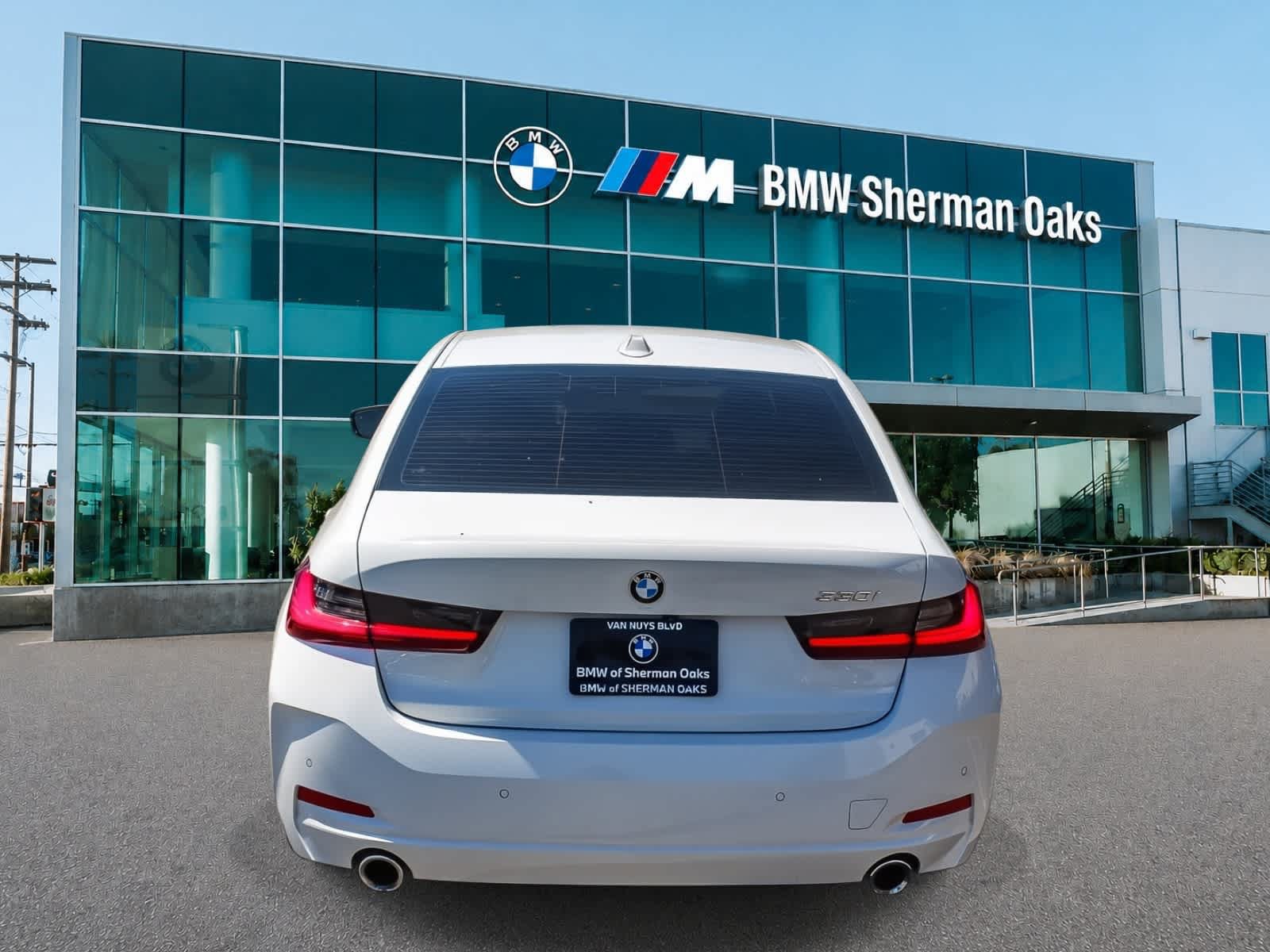 Used 2023 BMW 330i Sedan w/ Driving Assistance Package RWD image 5