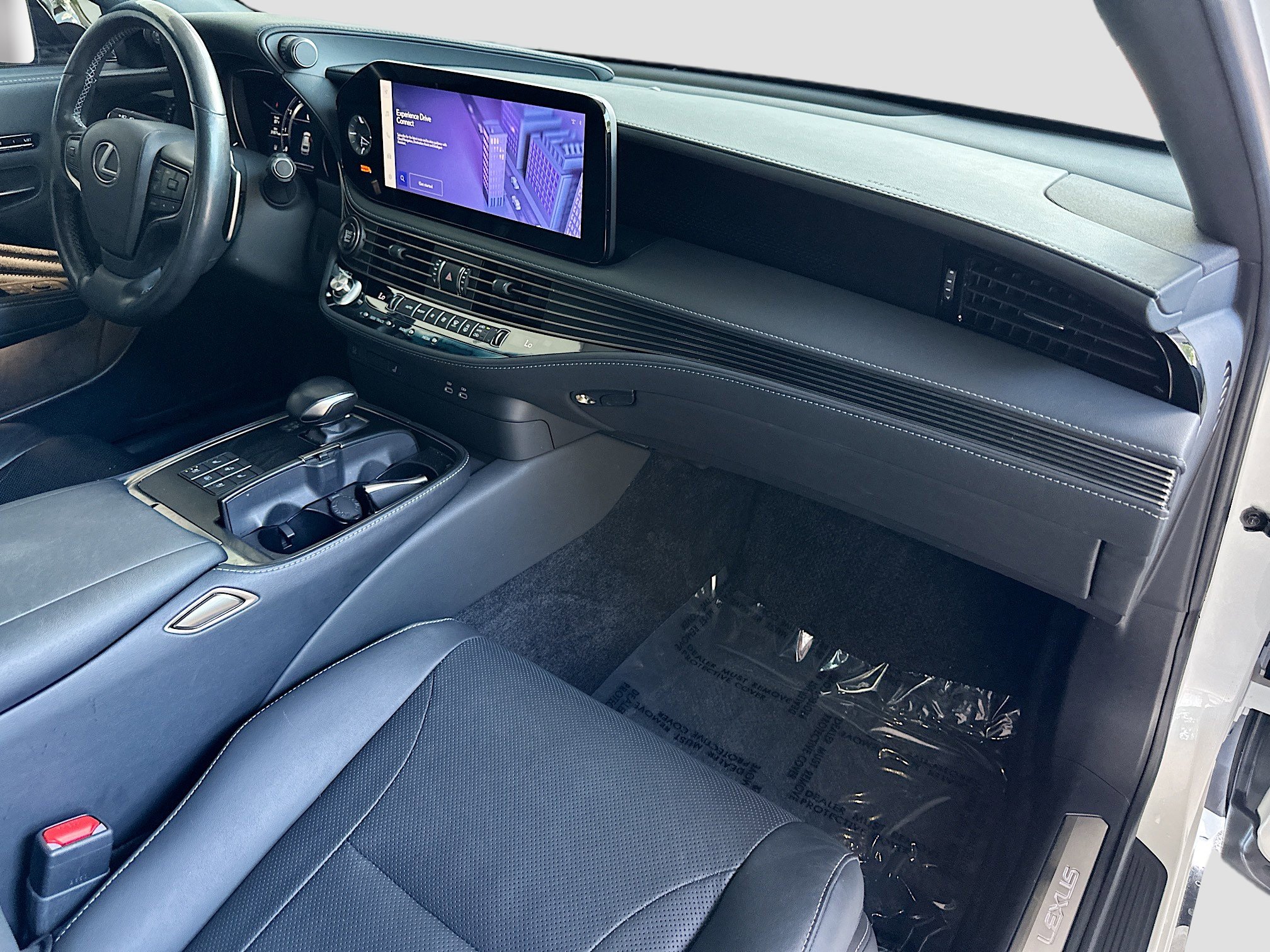 Used 2023 Lexus LS 500 w/ Accessory Package (Z2) RWD image 28