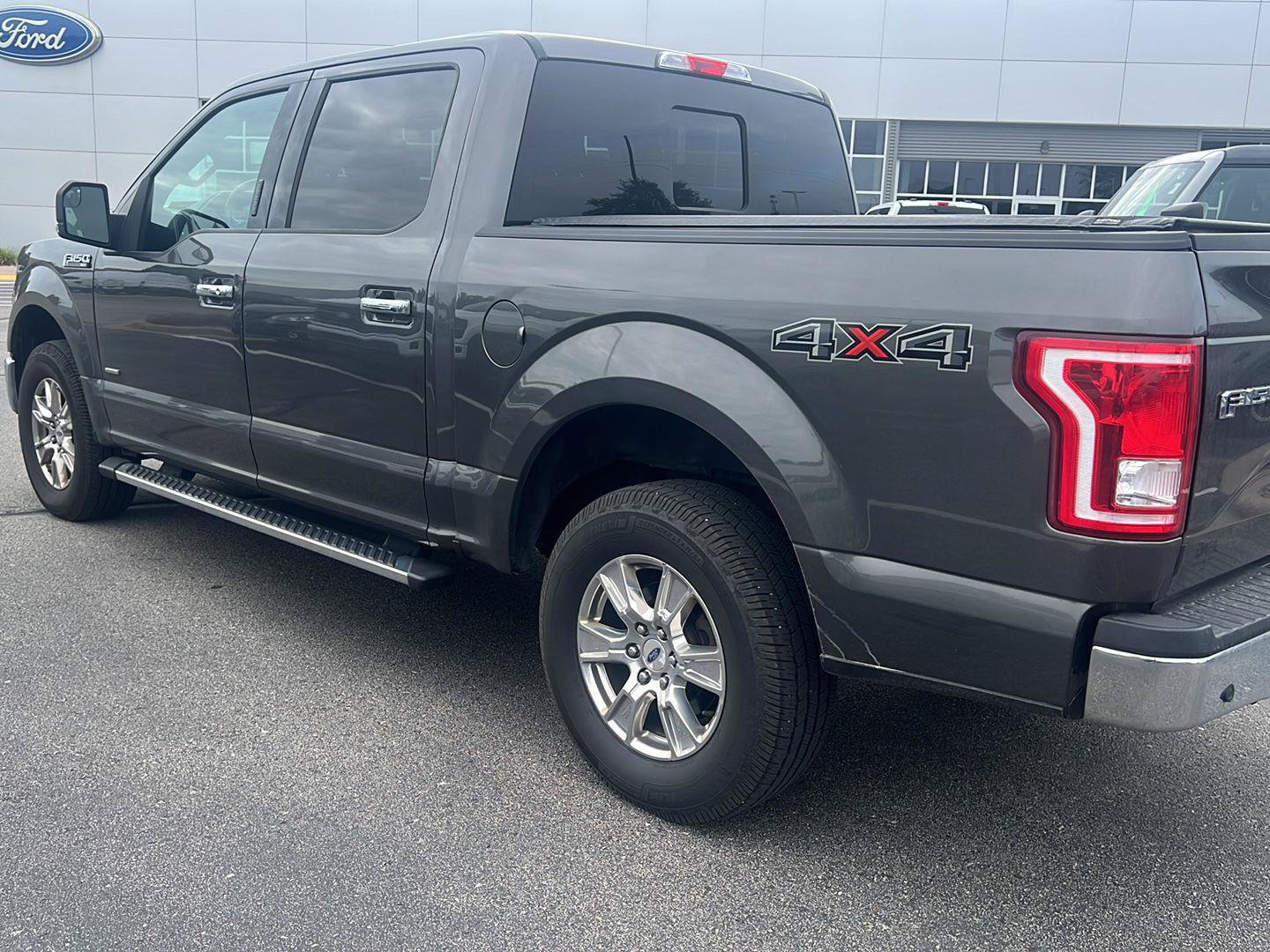 Used 2017 Ford F150 XLT w/ Equipment Group 302A Luxury AWD/4WD image 11