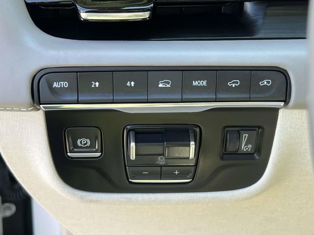 Used 2023 Cadillac Escalade Sport Platinum w/ LPO, ONYX Package image 24