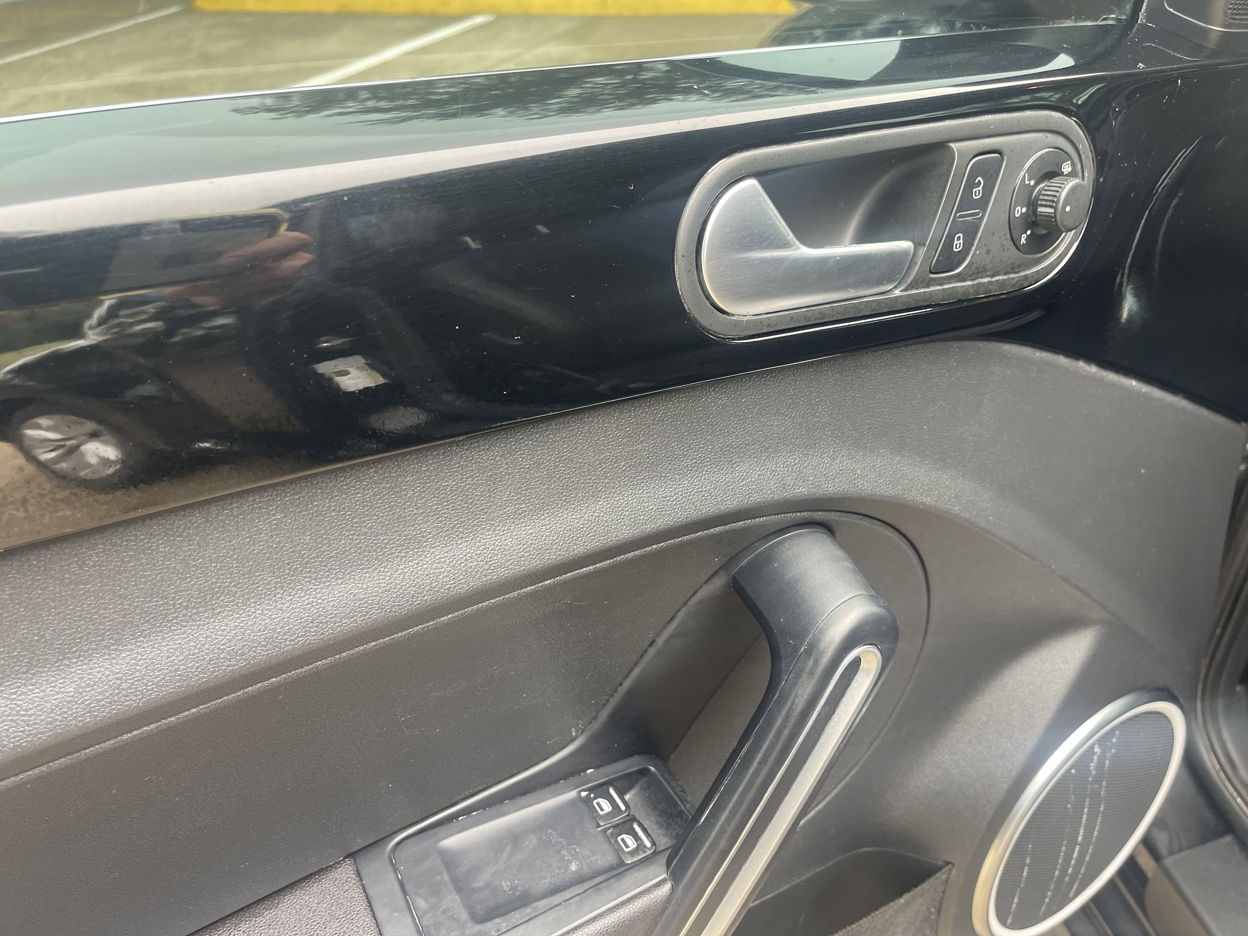 Used 2013 Volkswagen Beetle TDI image 23