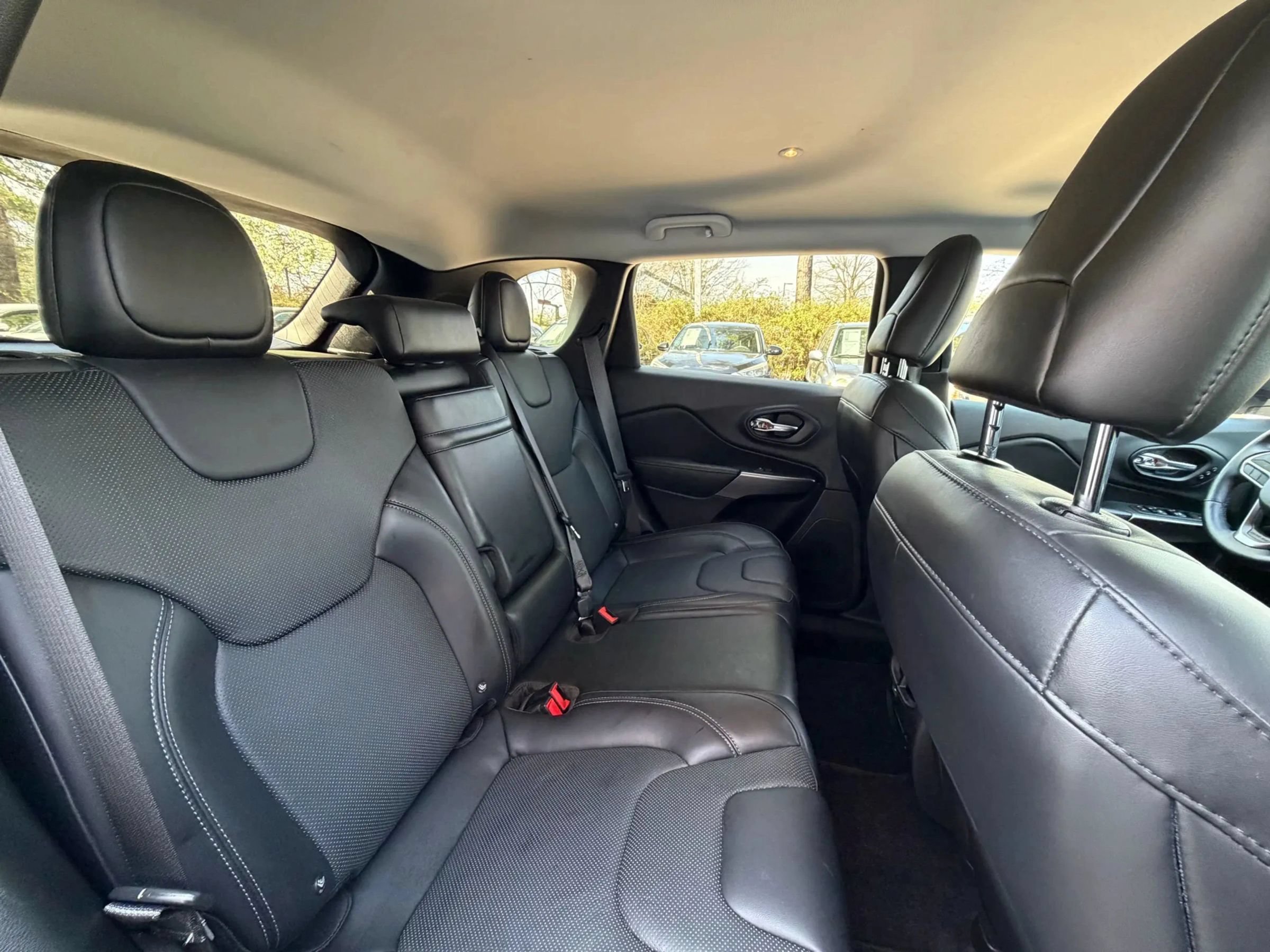 Used 2019 Jeep Cherokee Limited AWD/4WD image 13