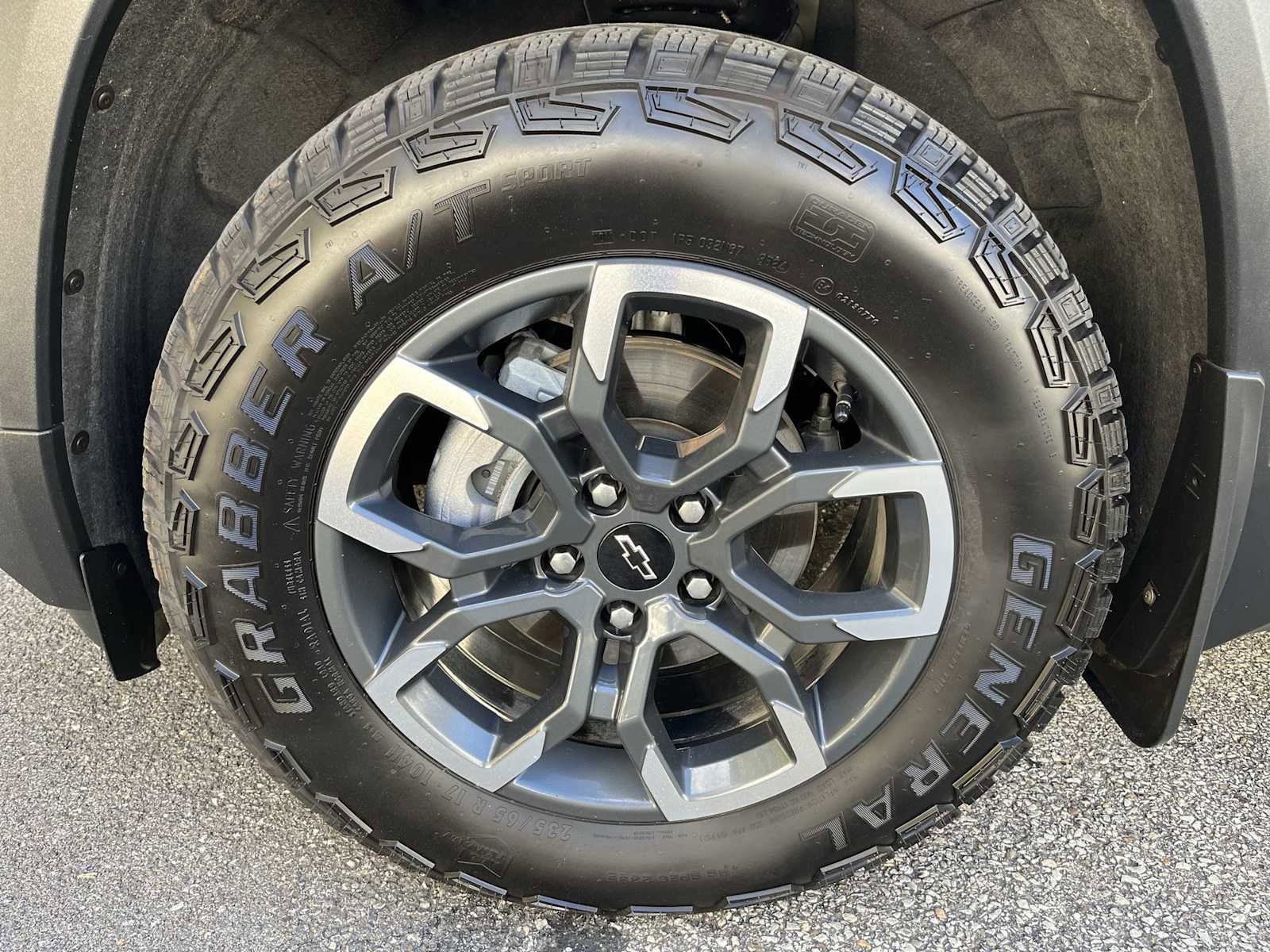 Certified 2025 Chevrolet Equinox ACTIV w/ Safety and Technology Package image 32