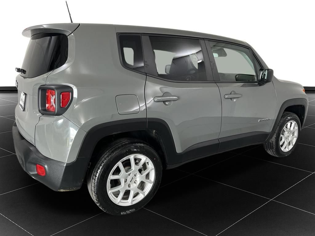 Used 2023 Jeep Renegade Latitude AWD/4WD image 5