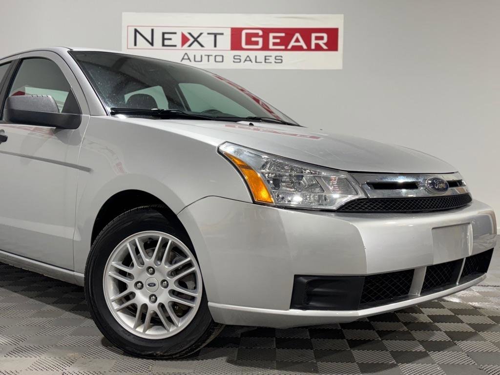 Used 2010 Ford Focus SE image 3
